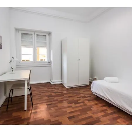 Houze Spacious 9 Bedroom Flat In Central Lisbon